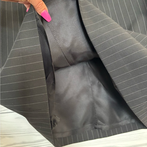 Banana Republic Factory BLACK pinstripe pencil skirt lined inside - Size 6 - Picture 3 of 9